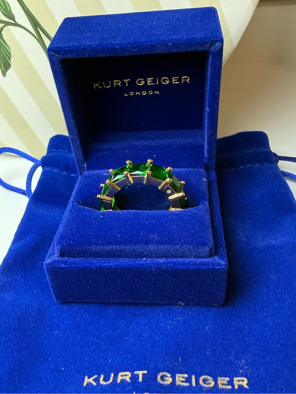 Kurt Geiger London Square Stone Band Ring Green Gold Size 9 NWT - Picture 3 of 3